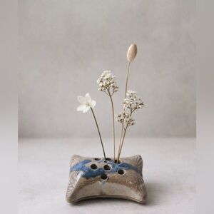 MAGGIPOTS Handmade Studio Art Pottery Ikebana Flower Frog – Floral Arranger